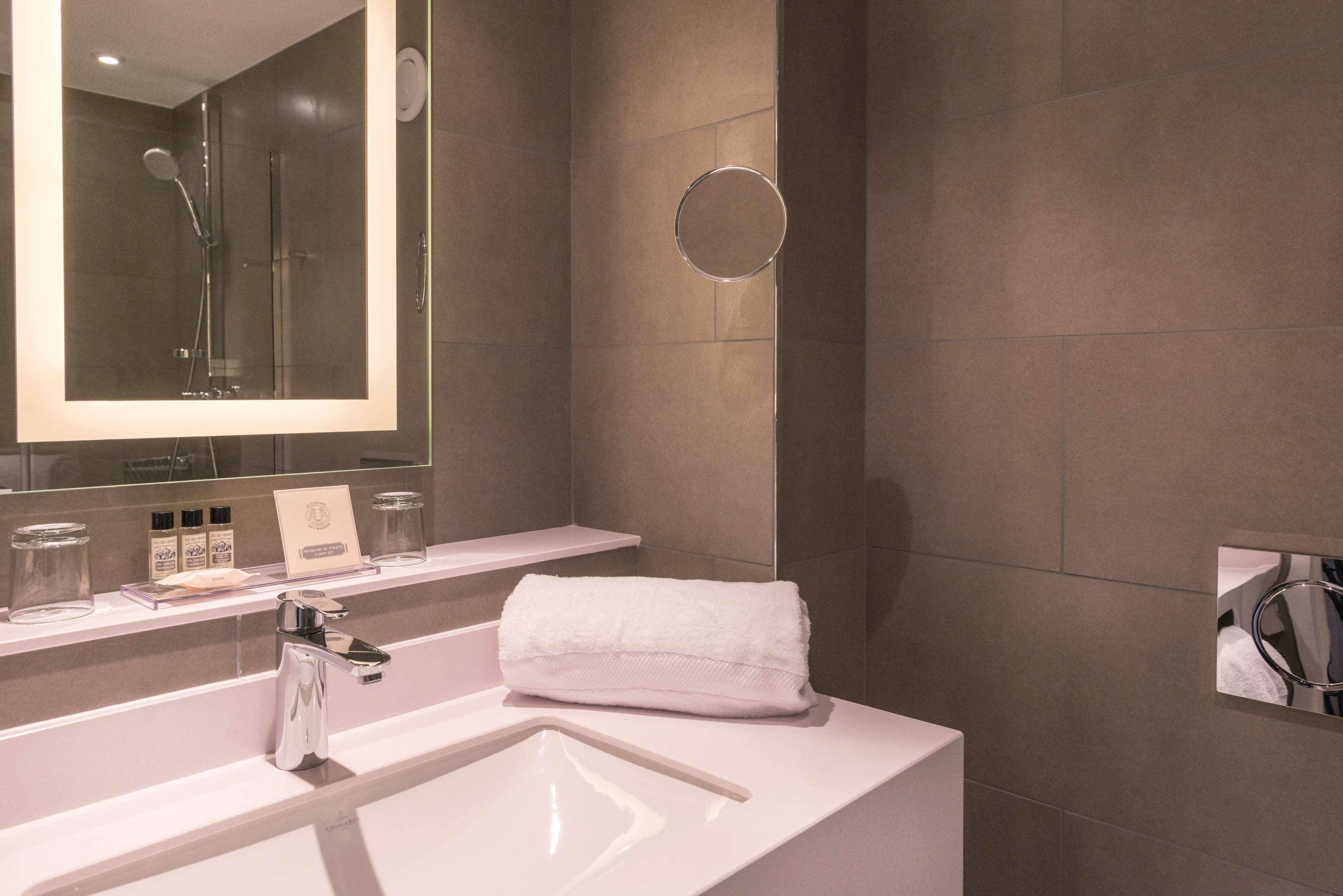 Hotel La Des Ternes 4*