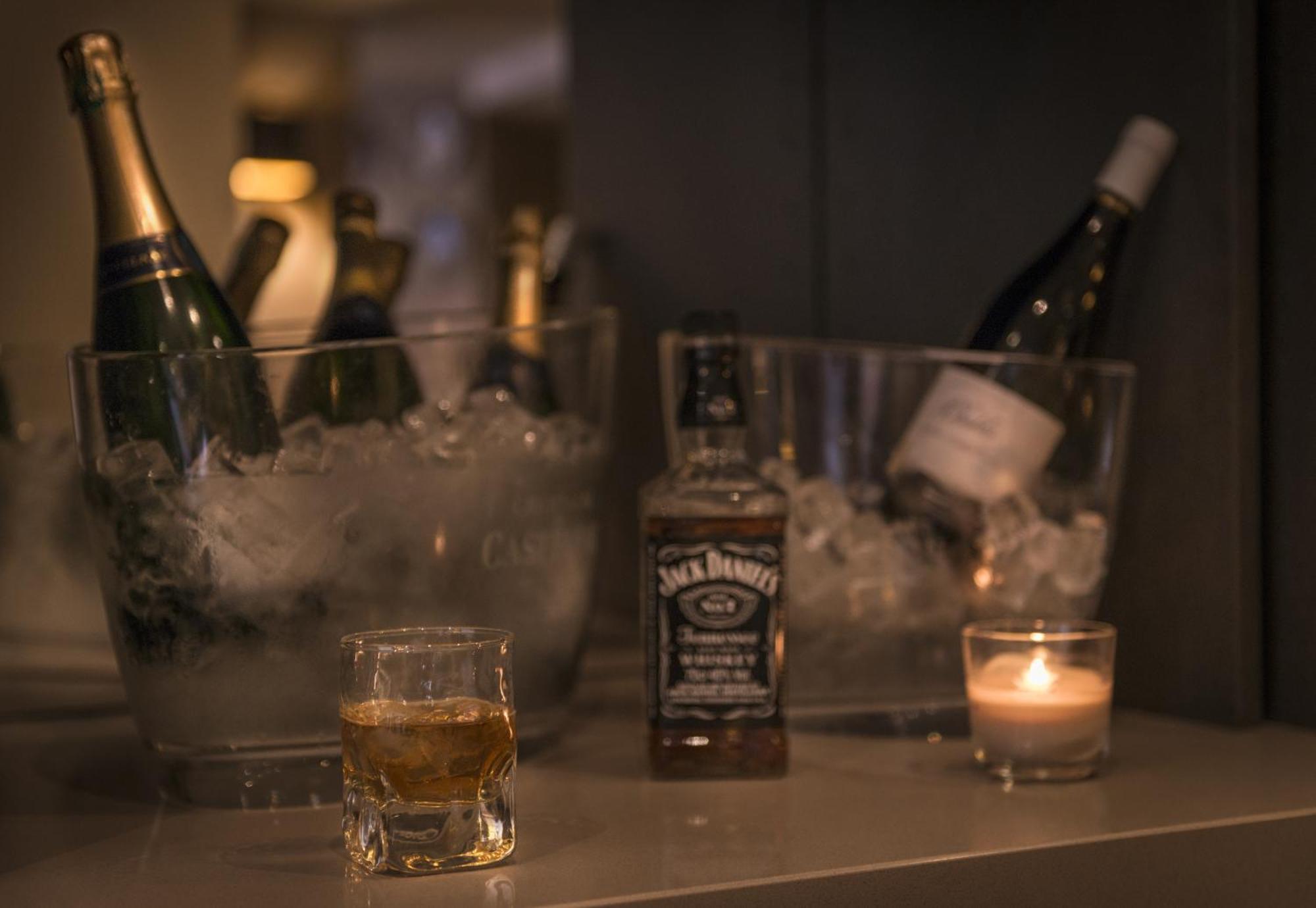 Hotel La Des Ternes 4*