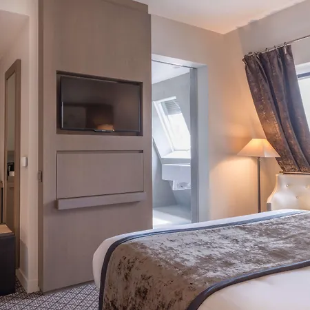 Hotel La Des Ternes 4*
